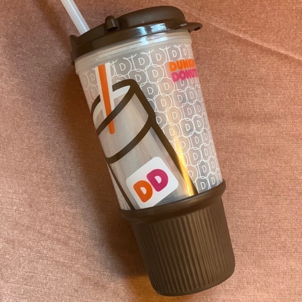 Dunkin Donuts 24oz refill cup with straw PRICE DROP!! 🔻🔘